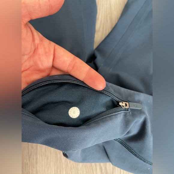 Lululemon blue athletic leggings - Picture 6 of 6